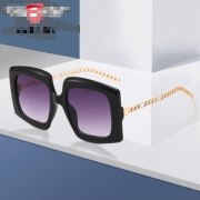 Stylish Gradient Color Chain Design Ladies Sunglasses