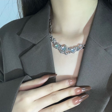 Fashion Crystal Moonstone Luxury Necklace