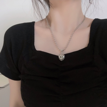  Heart Versatile Rhinestone Design Necklace For Women