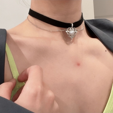 Baroque Women's Collarbone Chain Necklace Choker