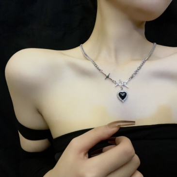 New Design Sense Heart Gem Necklace For Women
