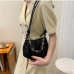 7 Flower Chain Decor Shoulder Bags For Women