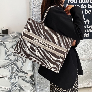 High-Fashion Edge Printed Tote Bag With Zipper