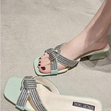 Fashion Beach Hollowed Out Low-Heeled Slippers