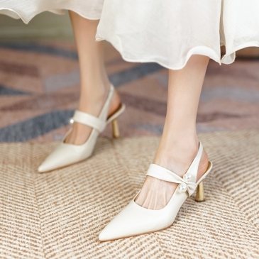 Fashionable White Faux Pearl Pointed Heels