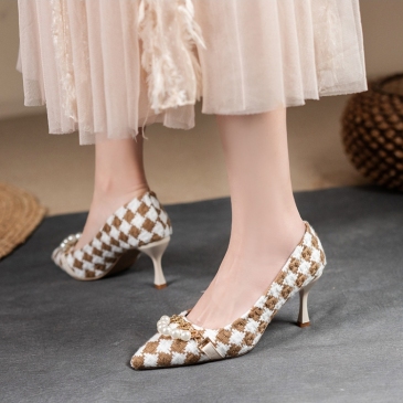 Trending Rhombus Lattice Faux Pearl Slip On Heels