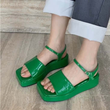Summer Trends Plain Square Toe Chunky Sandals