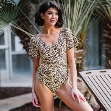  Sexy Leopard Print Short Sleeve One-Piece Swimsuit